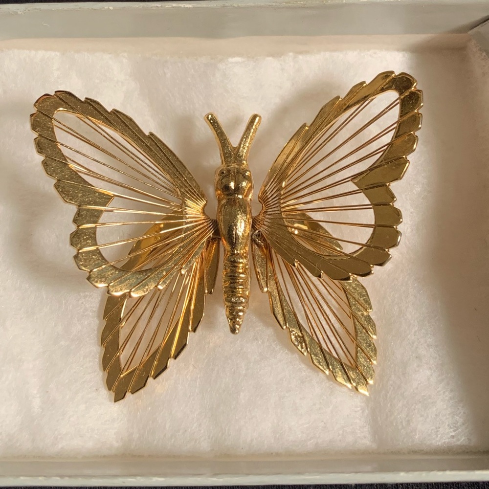 Two Gold Butterfly Brooches - Picture 4 of 6